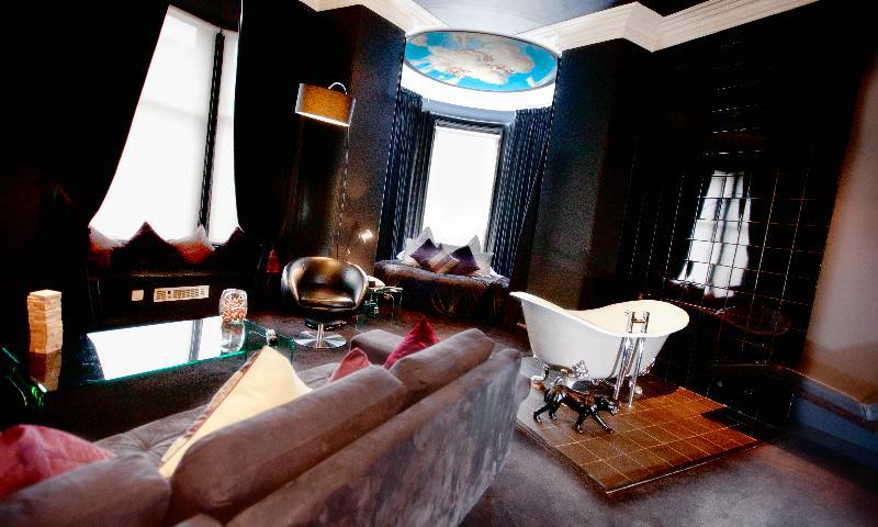 Carmelite Hotel; BW Signature Collection Абърдийн Екстериор снимка